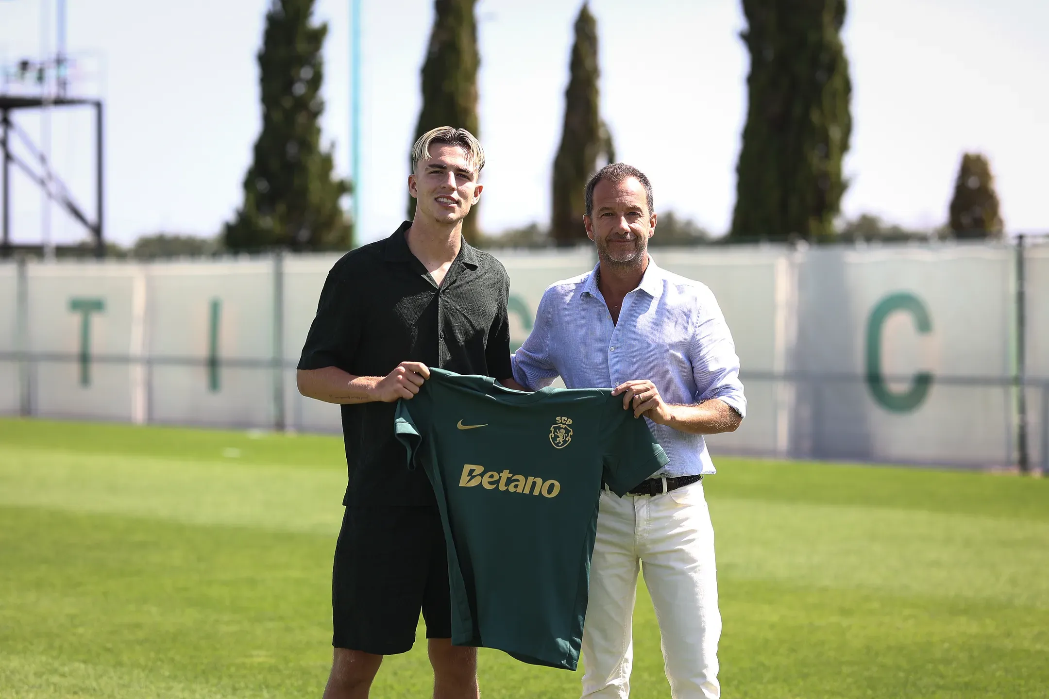 Sporting abre cordões à bolsa para reforçar equipa